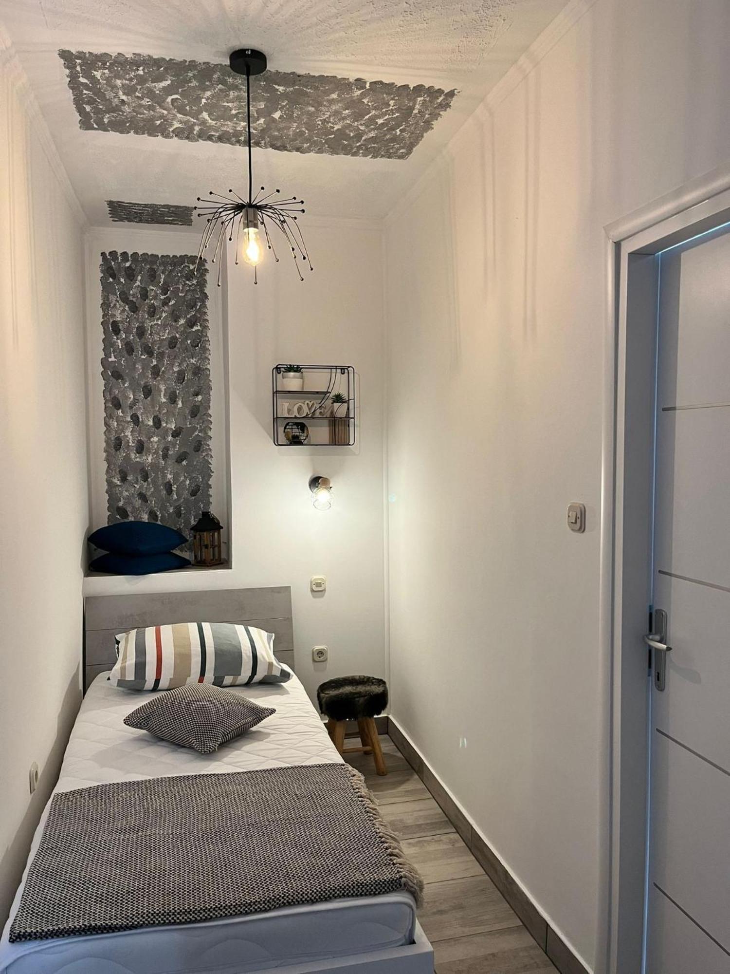 Apartments By The Sea Potocnica, Pag - 222 نوفاليا الغرفة الصورة