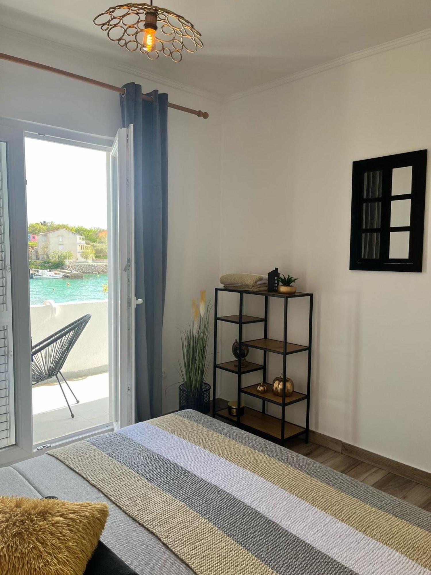 Apartments By The Sea Potocnica, Pag - 222 نوفاليا الغرفة الصورة
